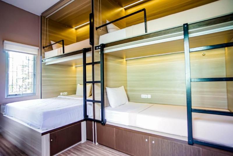 מיטה בחדר משותף, Dd Living