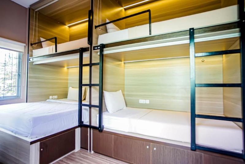 מיטה בחדר משותף, Dd Living