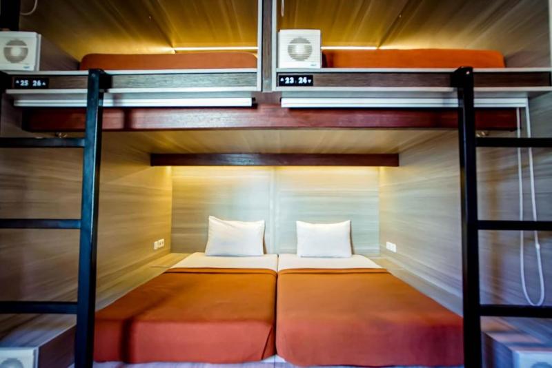 מיטה בחדר משותף, Dd Living