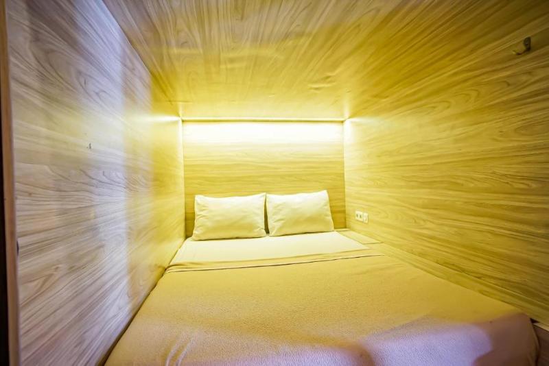 מיטה בחדר משותף, Dd Living