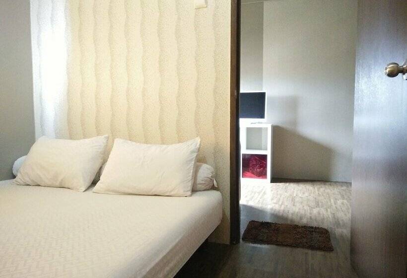 דירת חדר, The Suites Metro By Faris Property