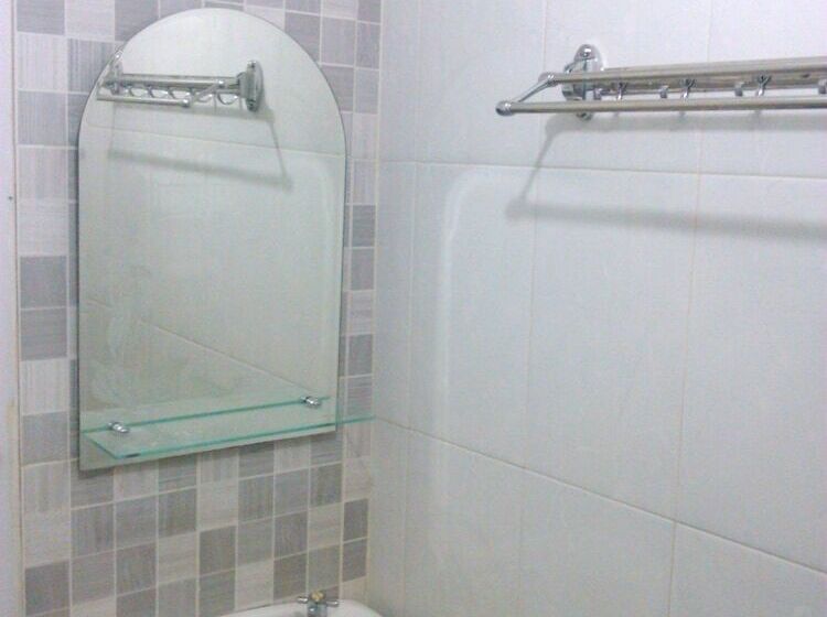 דירת חדר, The Suites Metro By Faris Property