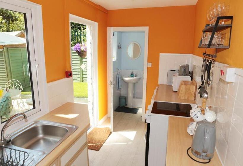 Апартаменты 2 Спальни, Abbey View Holiday Flats