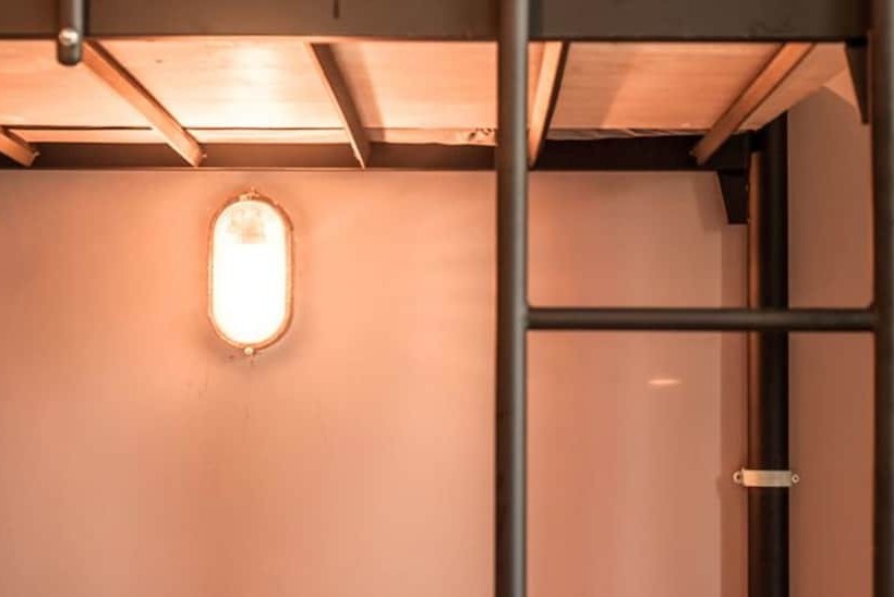 ルームシェアのワンベッド, Captain Goose Hostel