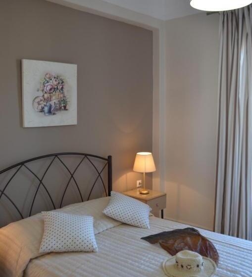 استودیوی استاندارد با چشمانداز شهر, Archontissa Rooms