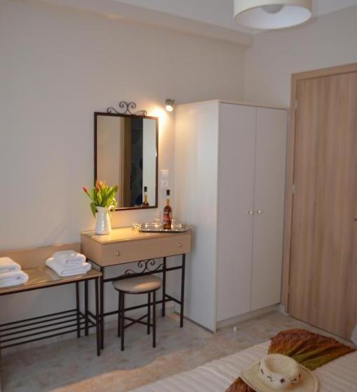 استودیوی استاندارد با چشمانداز شهر, Archontissa Rooms