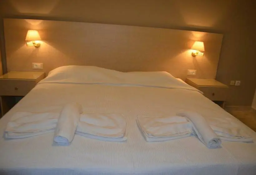اتاق استاندارد با چشم‌انداز شهر, Archontissa Rooms