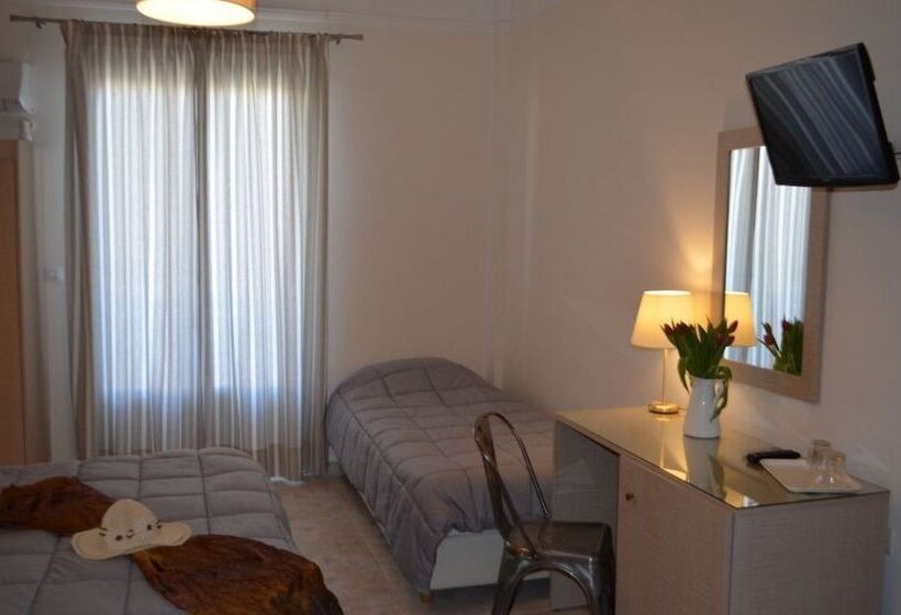 اتاق استاندارد سه نفره, Archontissa Rooms