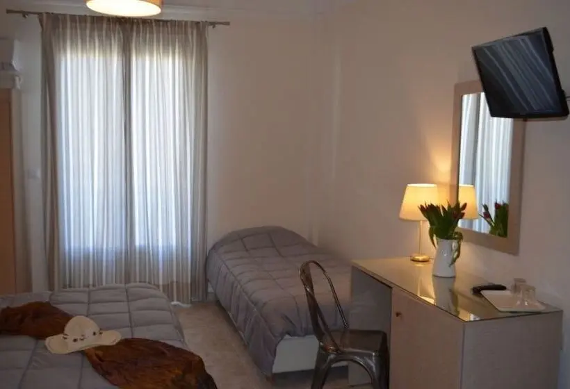 اتاق استاندارد سه نفره, Archontissa Rooms