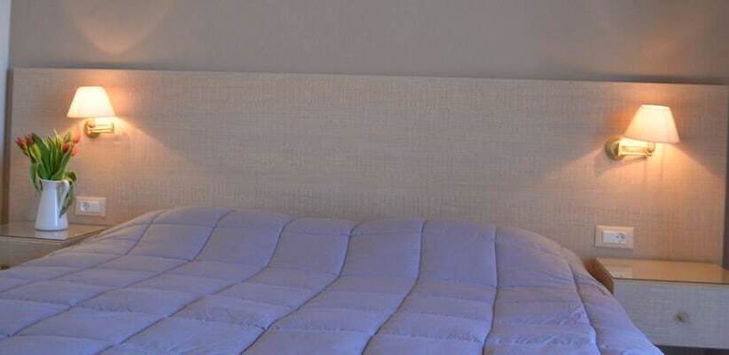 اتاق استاندارد سه نفره, Archontissa Rooms