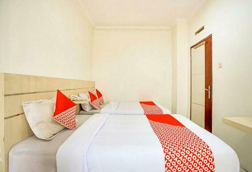 Suite Superior, Reddoorz @  Arimbi Dewi Sartika Baru