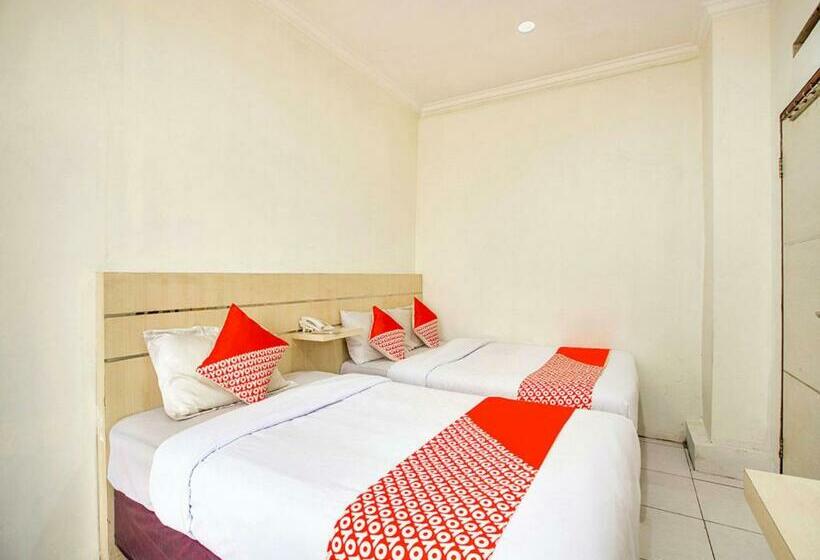 Suite Superior, Reddoorz @  Arimbi Dewi Sartika Baru