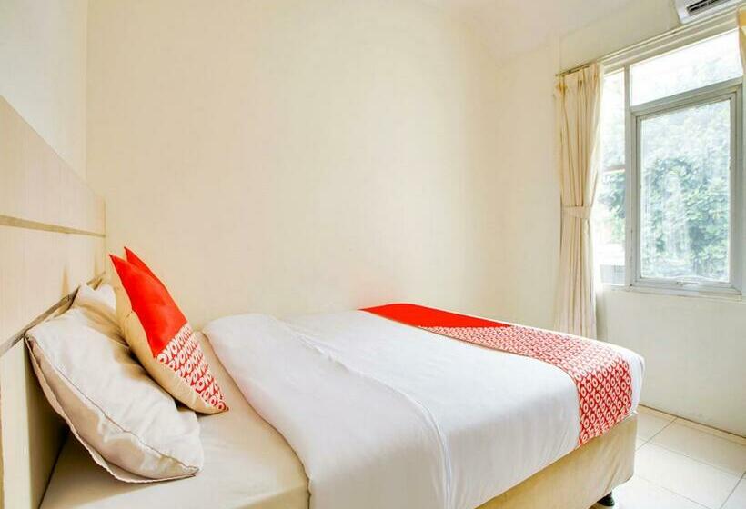 Suite Superior, Reddoorz @  Arimbi Dewi Sartika Baru