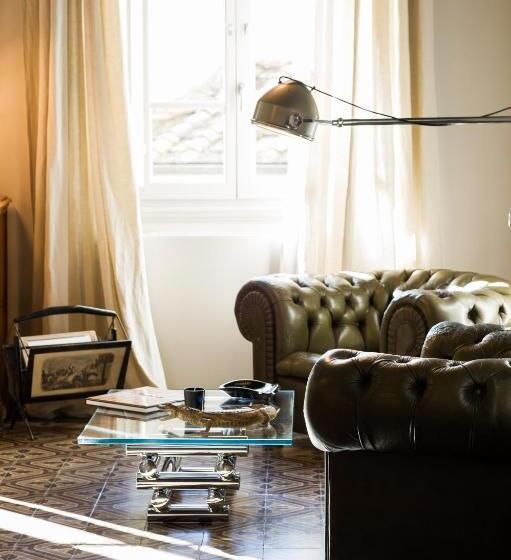 اتاق لوکس, Arnobio Florence Suites