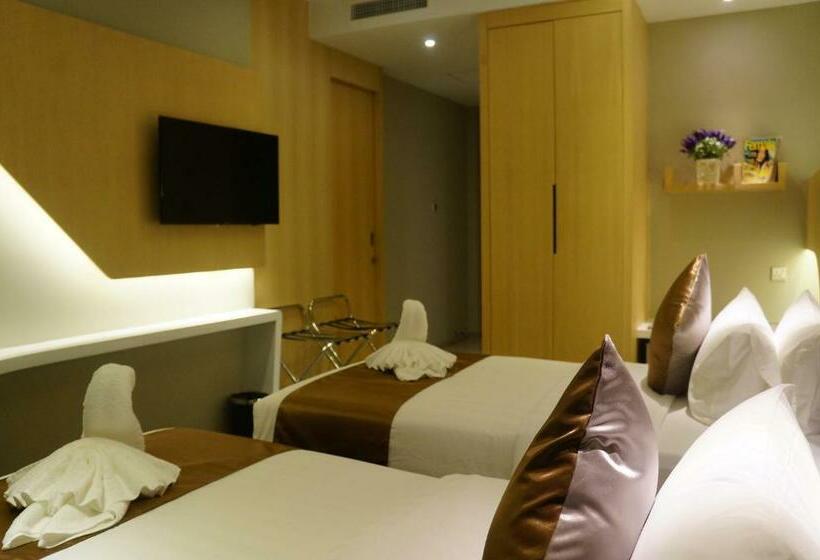 디럭스 룸, Greens Hotel & Suites