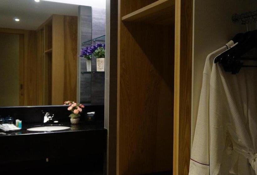 غرفة تنفيذية, Greens Hotel & Suites