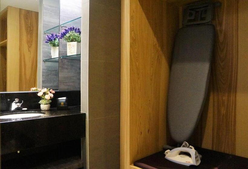 جناح, Greens Hotel & Suites