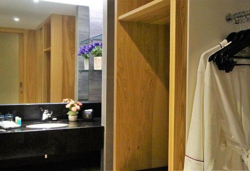 סוויטה, Greens Hotel & Suites