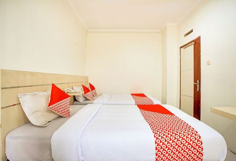 Suite Superior, Reddoorz @  Arimbi Dewi Sartika Baru