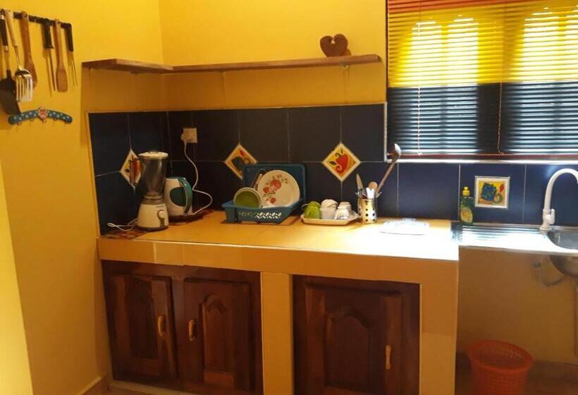 Апартаменты 1 Спальня с Балконом, Sea Breeze Guest House