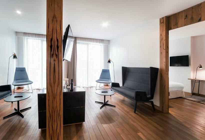 سوییت, Shota@rustaveli Boutique