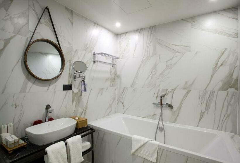 سوییت, Shota@rustaveli Boutique