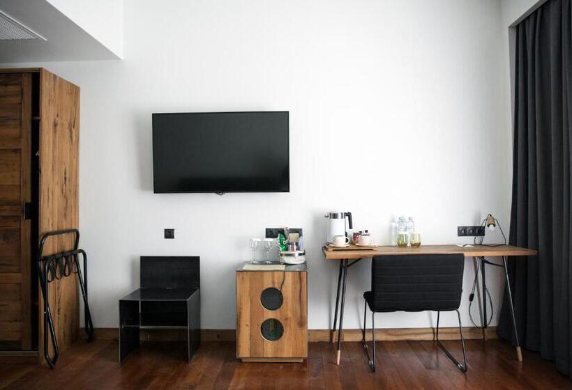 سوییت لوکس, Shota@rustaveli Boutique