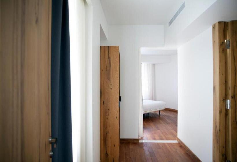 سوییت لوکس, Shota@rustaveli Boutique