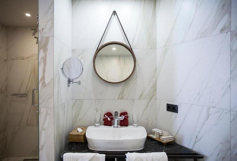 سوییت لوکس, Shota@rustaveli Boutique