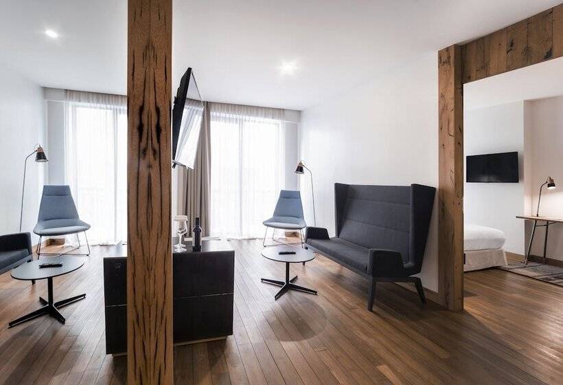 سوییت, Shota@rustaveli Boutique