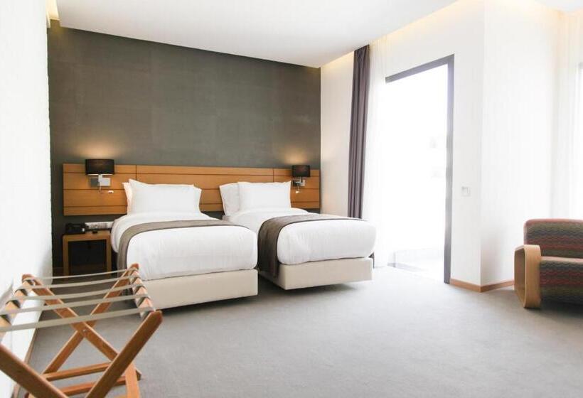 Номер Superior, Smarts