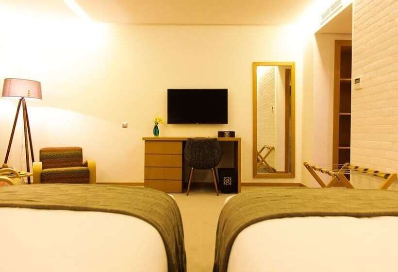 Номер Superior, Smarts