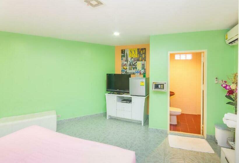 חדר סטנדרט, Aree's House