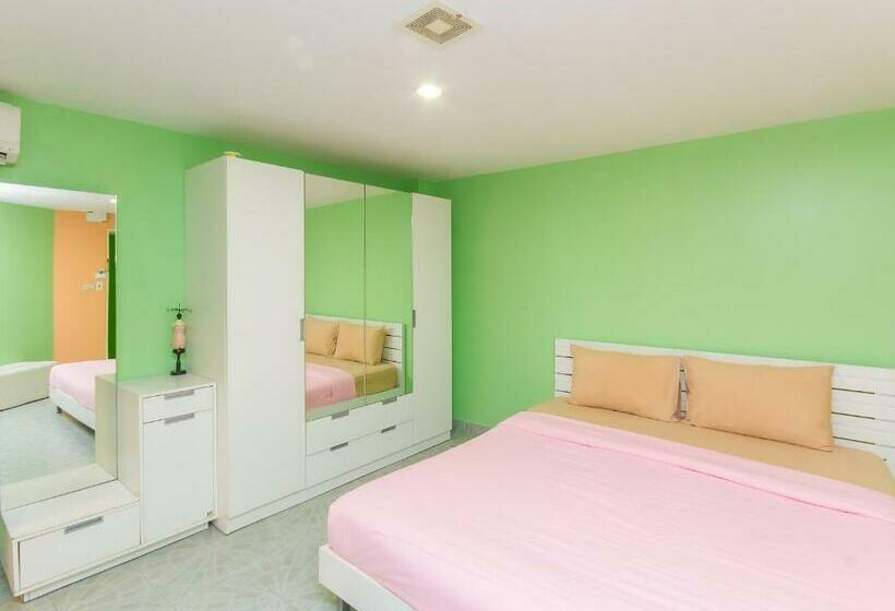 חדר סטנדרט, Aree's House