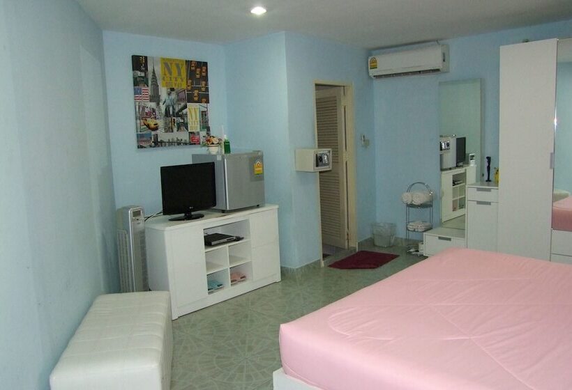 חדר סטנדרט, Aree's House