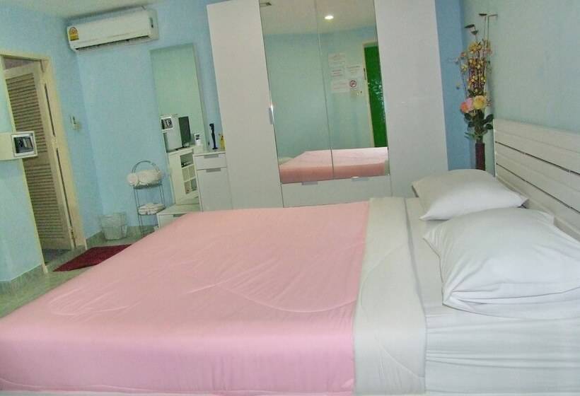 חדר סטנדרט, Aree's House