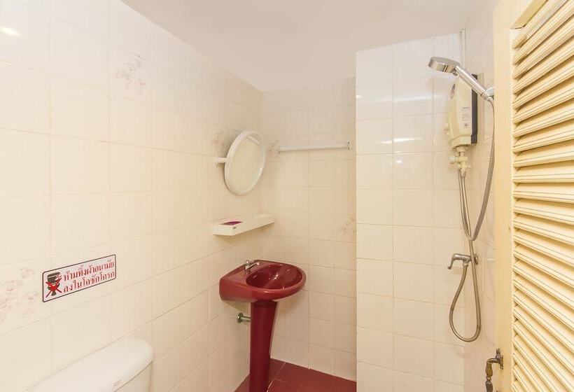 חדר סטנדרט, Aree's House