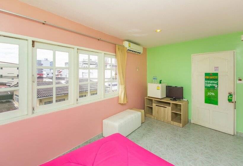 חדר סטנדרט, Aree's House