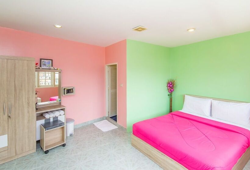 חדר סטנדרט, Aree's House