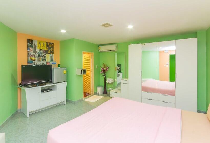 חדר סטנדרט, Aree's House