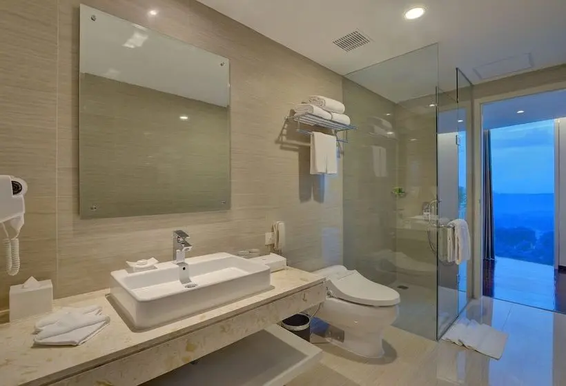اتاق لوکس, Platinum Adisucipto Hotel & Conference Center