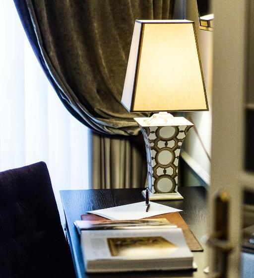 اتاق اجرایی, Palazzo Roselli Cecconi