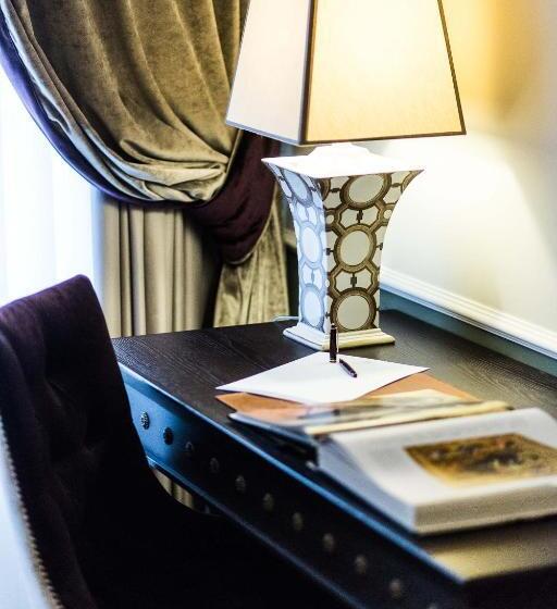 اتاق اجرایی, Palazzo Roselli Cecconi