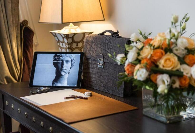 اتاق اجرایی, Palazzo Roselli Cecconi