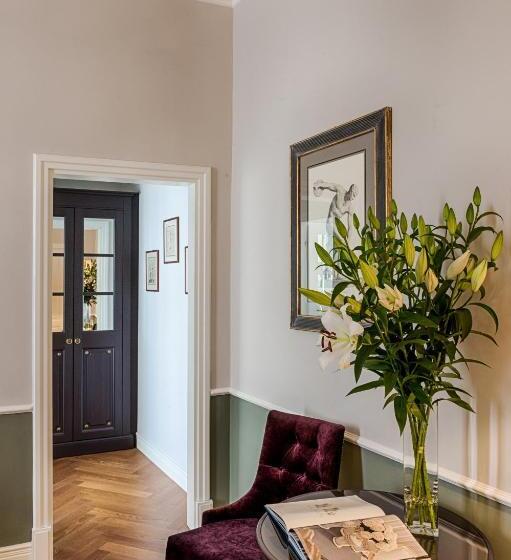 اتاق اجرایی, Palazzo Roselli Cecconi