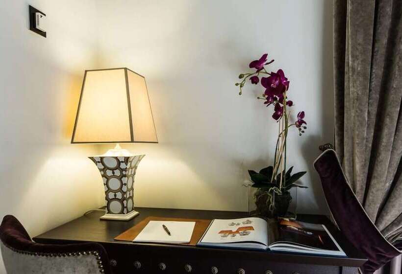 اتاق اجرایی, Palazzo Roselli Cecconi