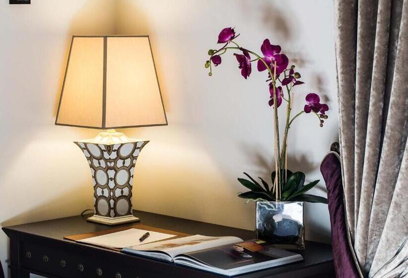 اتاق اجرایی, Palazzo Roselli Cecconi