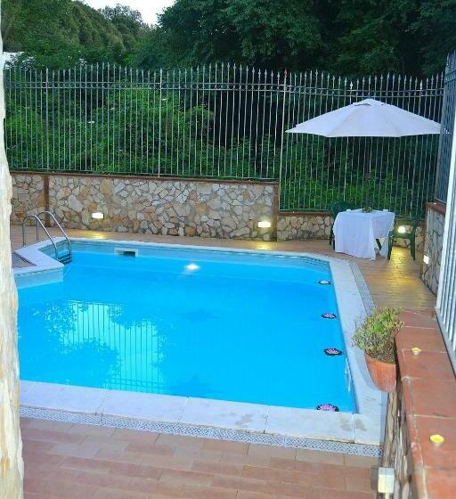 اتاق استاندارد چهارنفره با چشم‌انداز باغ, I Giardini Di Capodimonte 2