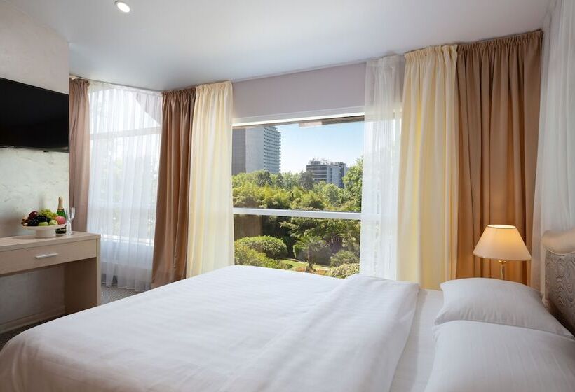 اتاق لوکس با چشم‌انداز باغ, Kailas Park Hotel Sochi
