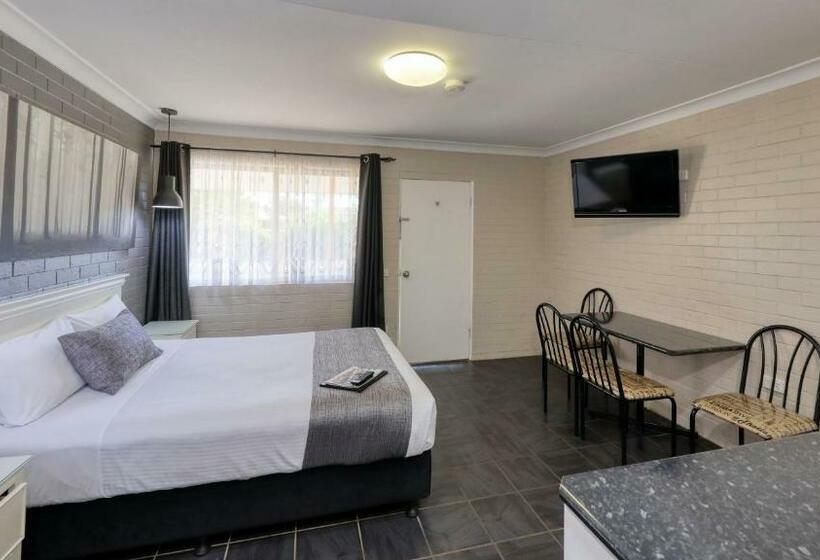 اتاق خانوادگی, Country Leisure Motor Inn